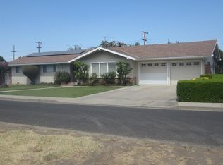 842 N McKinley Ave, Dinuba, CA 93618