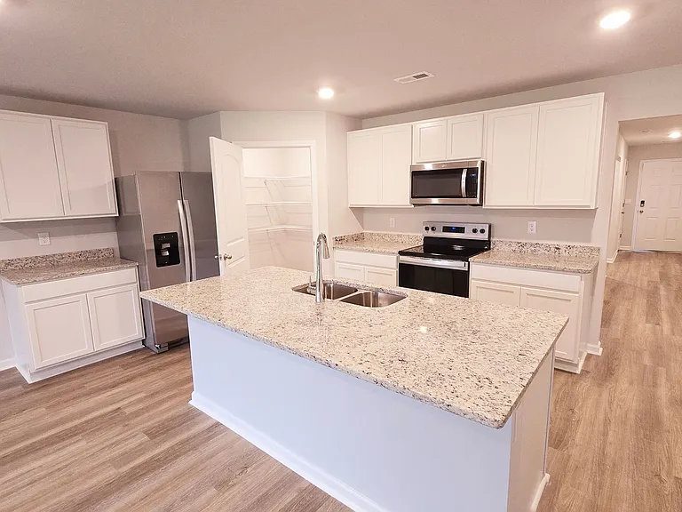 306 Belmar Way SW — Photo 4