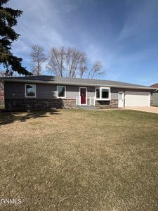 1713 5 1/2 Ave NE, Jamestown, ND, 58401