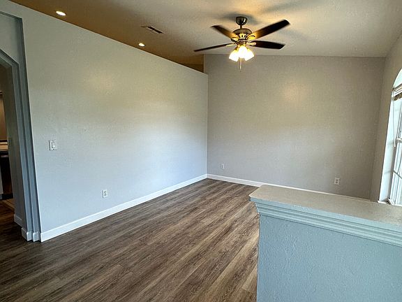 4th image of 1102 Rush Ave
