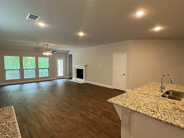 1608 Elizabeth St — Photo 2