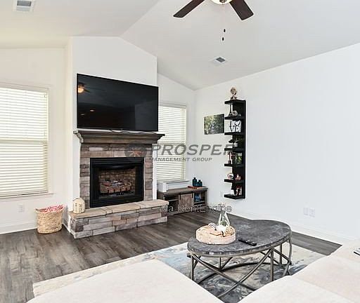 3rd image of 120 Shumard Ln