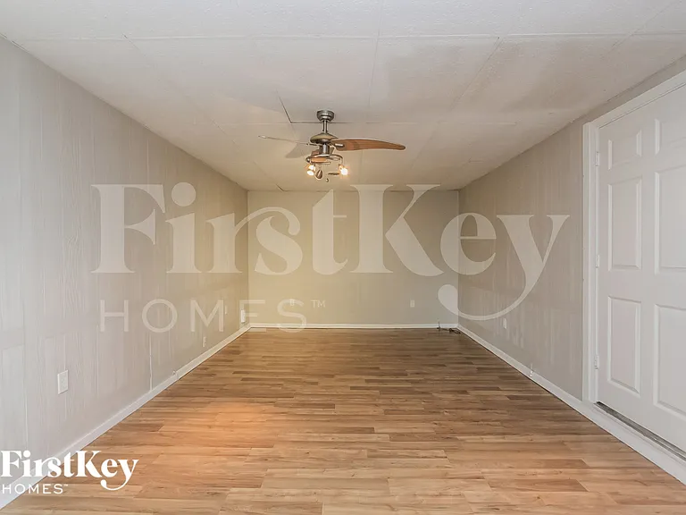 221 Grovewood Dr — Photo 7