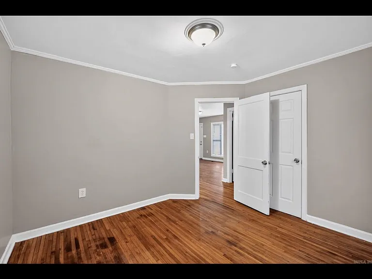 410 W 51st St — Photo 7