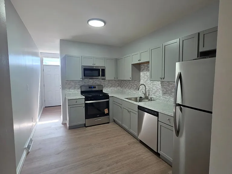 1609 Brighton Pl — Photo 4