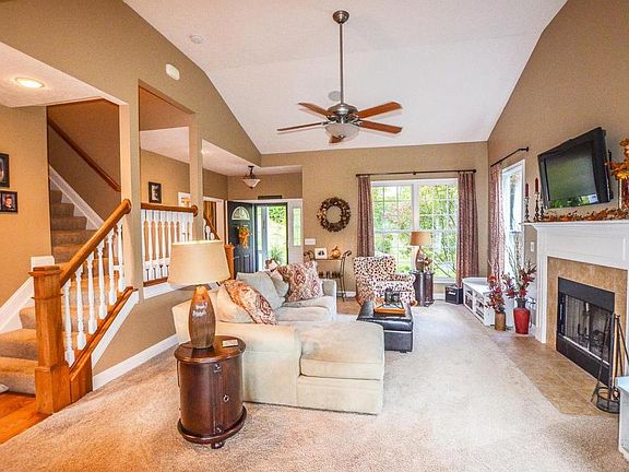 5th image of 170 Rose Dr