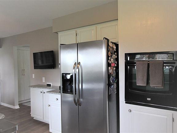 3rd image of 5027 Carnaby Dr