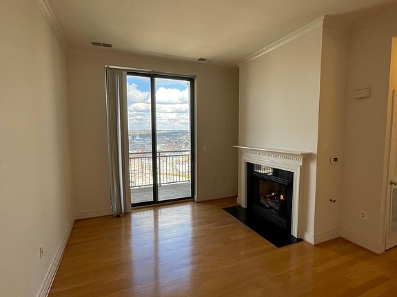 4th image of 414 Water St Floor 31