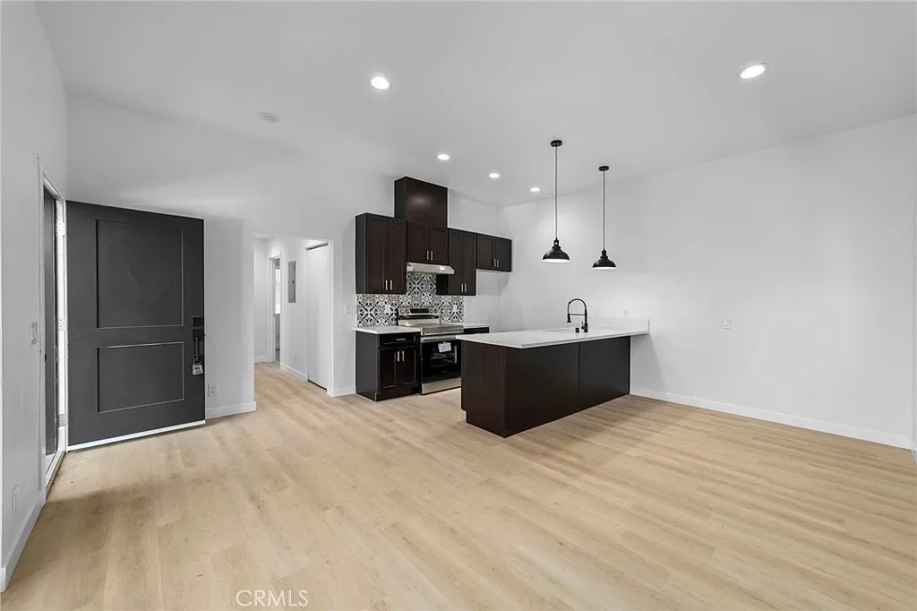 2 bed, 840 sqft, $2,699 — Photo 3