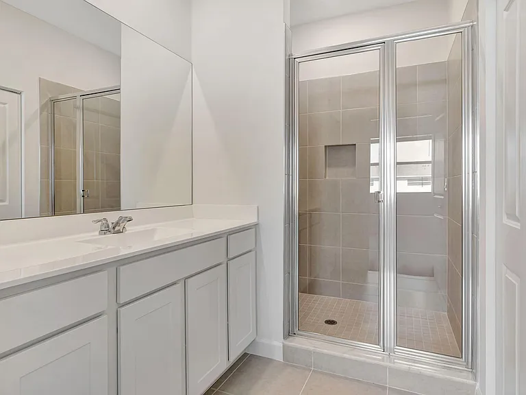 539 SE Rivergrass St — Photo 18