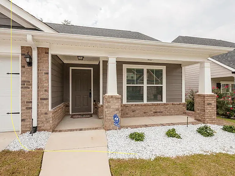 1004 Barrett Dr — Photo 3