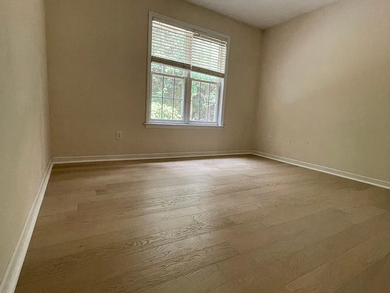 106 Hoboken Ct — Photo 25