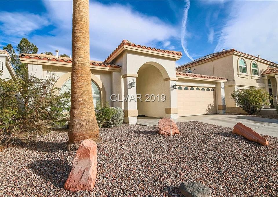 1st image of 2538 Claridge Ave