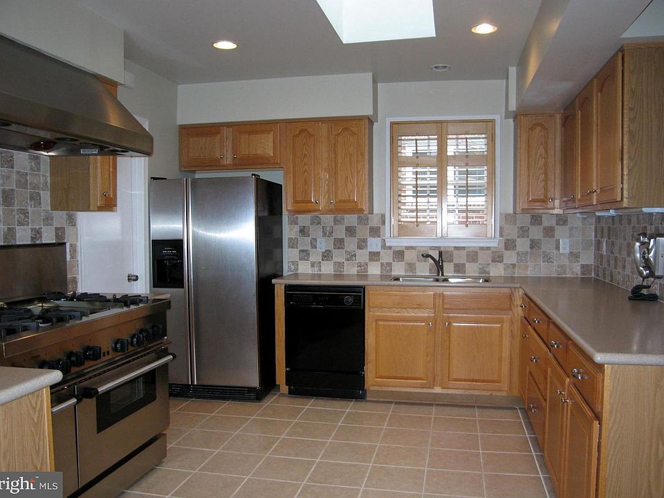 2nd image of 8605 Woodbrook Ln