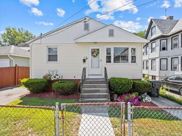 12 Pleasant Street, New London, CT 06320