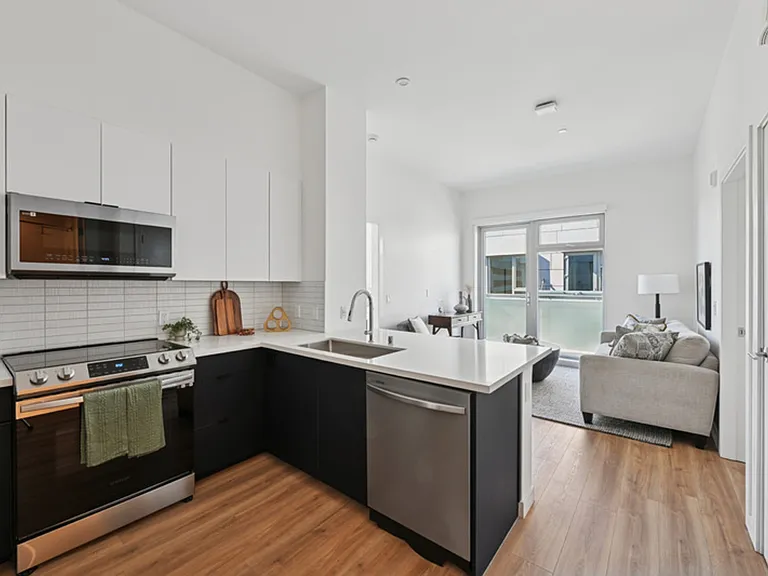 Evani 3223 Wilshire — Photo 35