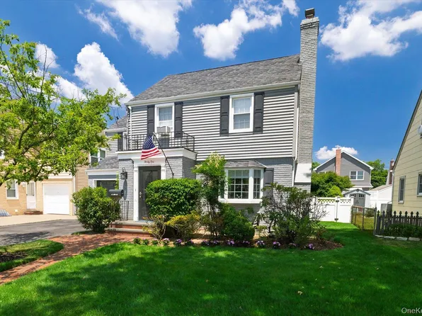 41 Hart Street, Lynbrook, NY 11563