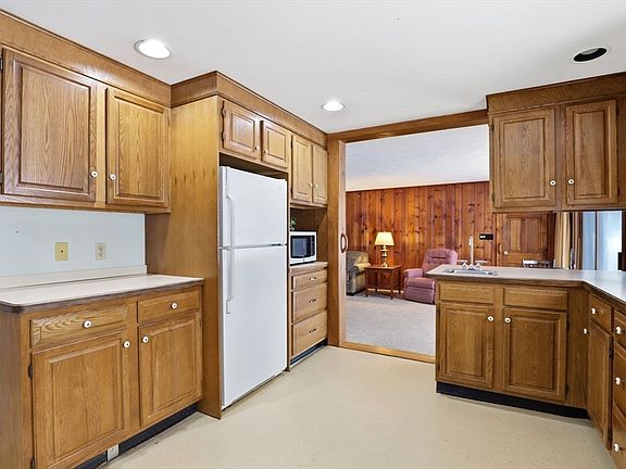 5th image of 49 Jackson Rd