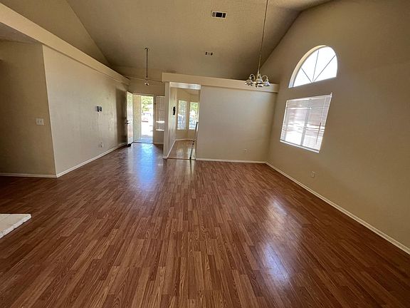 5th image of 36947 Stratford Dr
