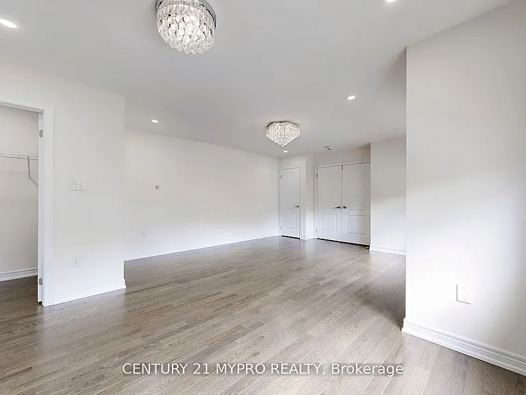 13 N Rexford Dr — Photo 16