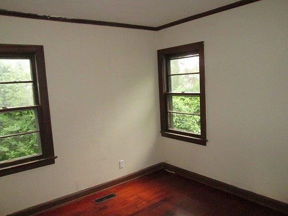 5th image of 3322 SE Lansing Ave
