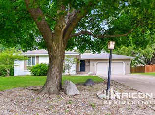 3820 Union Terrace Ln N, Plymouth, MN 55441