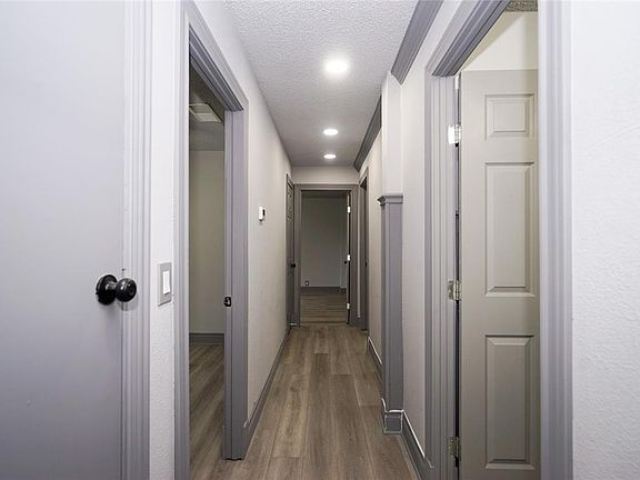 5th image of 7 Carol Ct
