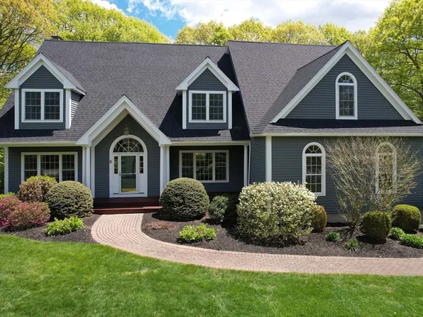 11 Jackson St, Hopkinton, MA 01748