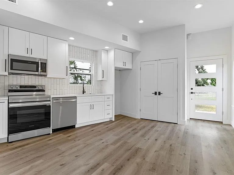 8507 Hathaway Dr — Photo 29