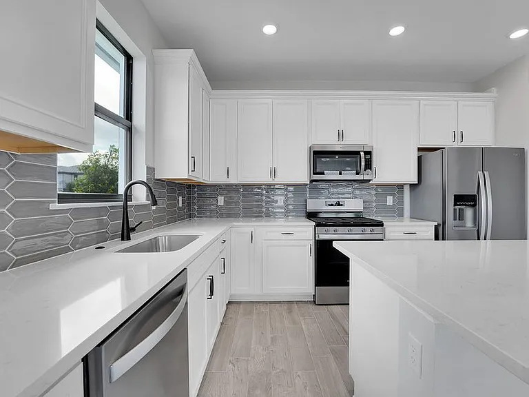 845 SE Courances Dr — Photo 10