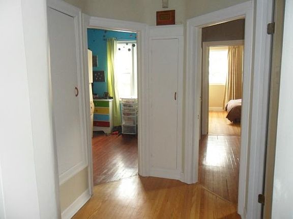 4th image of 86 Cobourg Ave #86