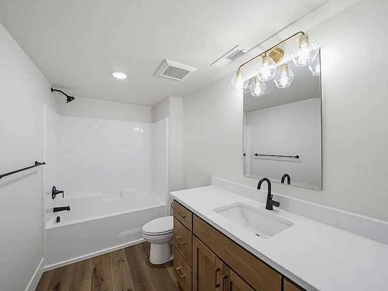 435 E River Ln — Photo 13