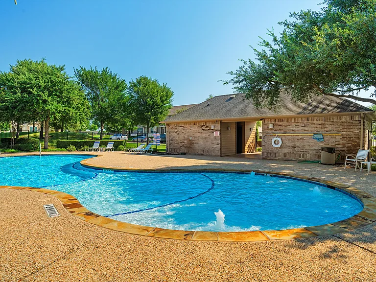 6900 Carrington Ln — Photo 33