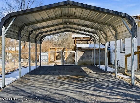 3rd image of 10909 Harrison Ln