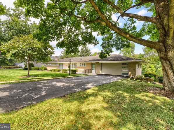 19 Eastgate Dr, Camp Hill, PA 17011