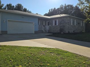 1508 Hickory Heights Dr, Waverly, IA 50677