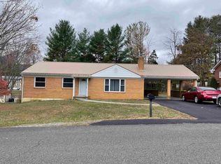 1912 Monte Vista Dr, Pulaski, VA 24301