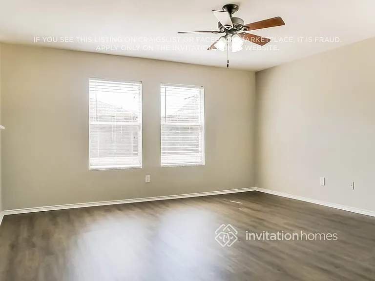 1404 Whitewater Dr — Photo 2