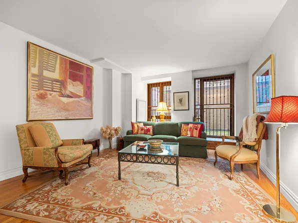 135 West 70th Street image 1 of 14