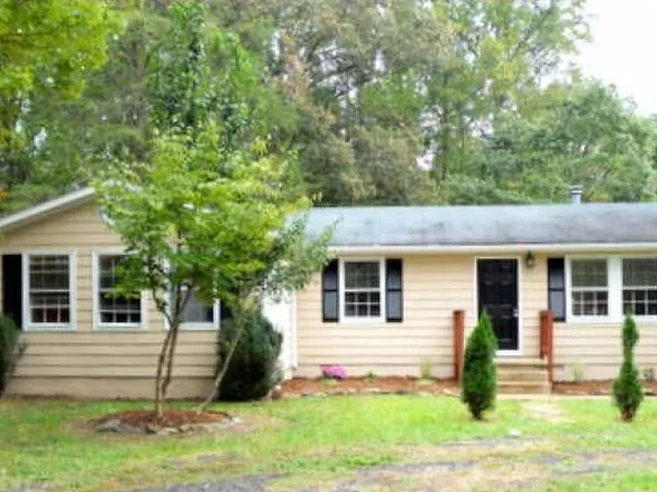 707 Holly Corner Rd, Fredericksburg, VA 22406