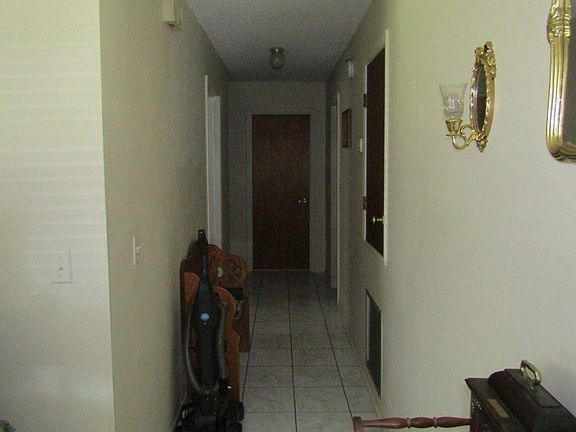 5th image of 135 SE Polk Ln
