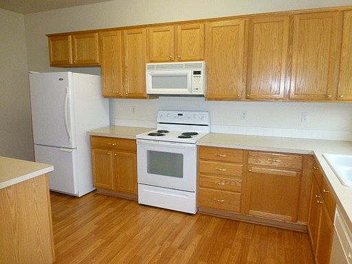 4th image of 697 NW Ledum Ln