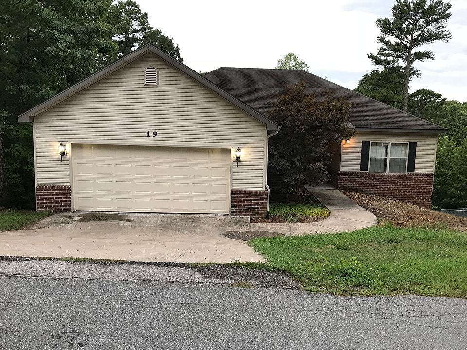 1st image of 19 Tewkesbury Circle Dr