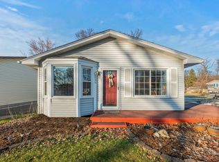 4750 Norway Rd, Waterford, MI 48328