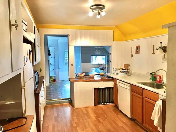 2nd image of 1334 W Winona St #3