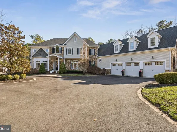 11 Cliff Swallow Dr, Medford, NJ 08055