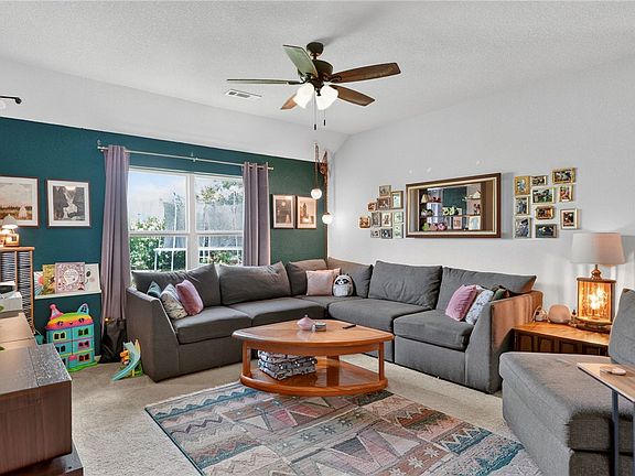 3rd image of 1301 E Ridge View Dr