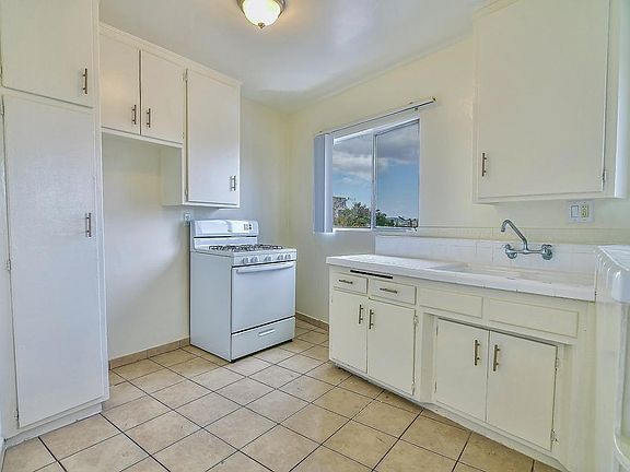 5th image of 251 Loma Dr APT 14