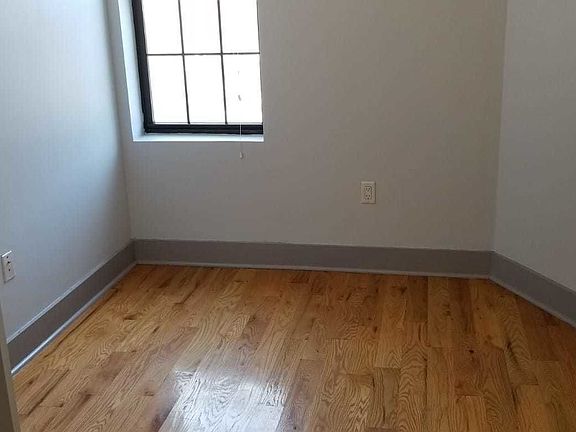 3rd image of 153 Grand St #15