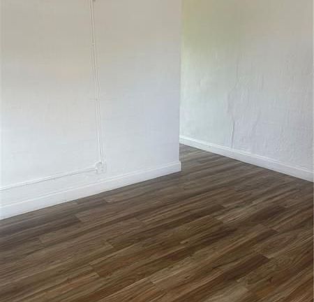 2nd image of 840 NW 5th Ave #4